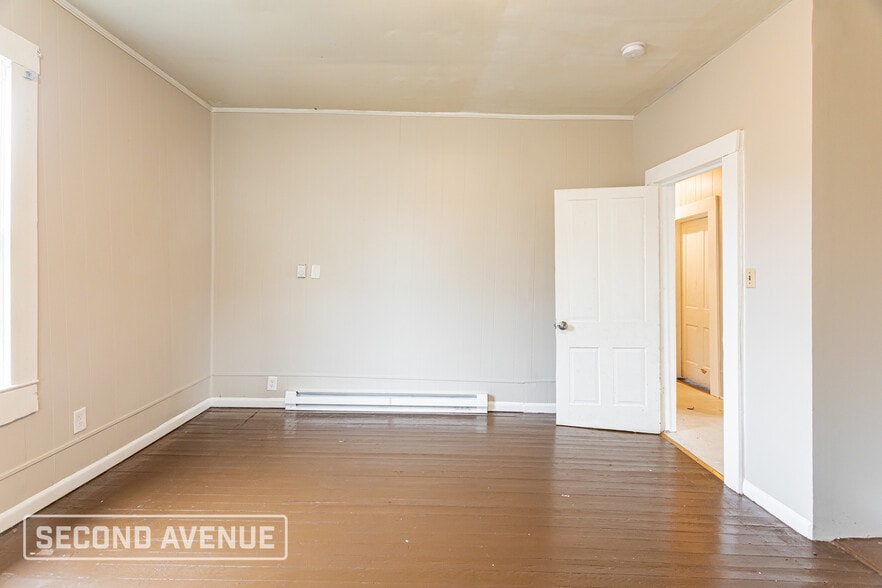 Building Photo - 3401 Hickory Ave SW