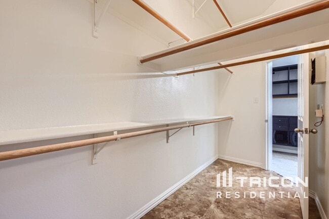 Building Photo - 122 Freedom Ct