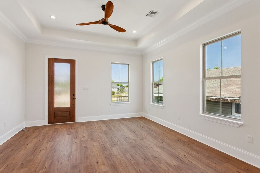 Building Photo - 606 Whitney Ave.