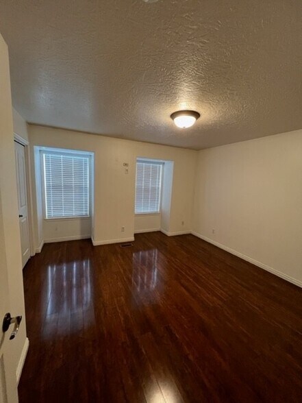 Building Photo - 888 Hamlet Cir N