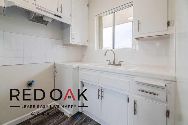 Building Photo - 10920 Ramona Blvd