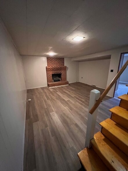 Building Photo - 5680 Meadowcrest St