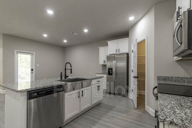 Building Photo - 84 Saltmeadow Cir