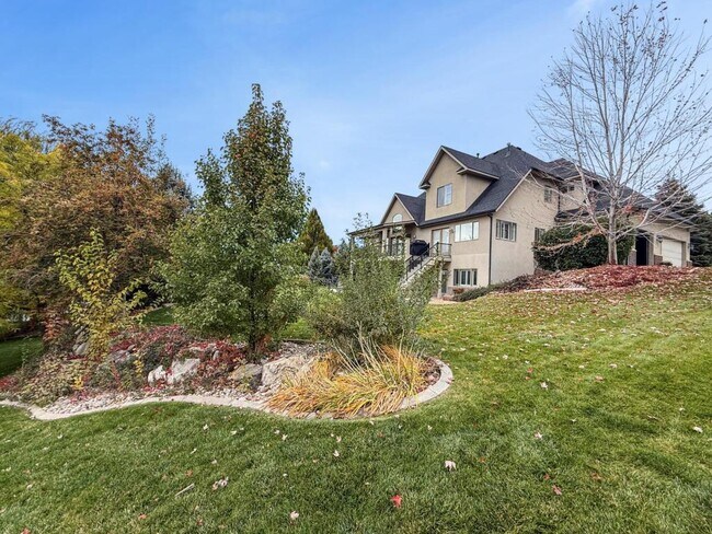 Building Photo - 1615 E Lakeview Way