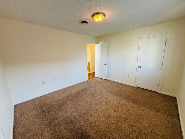 Building Photo - * RE-RENTAL AVAILABLE 8/14/26 * 4 Bedroom, 2 Bath Apartment