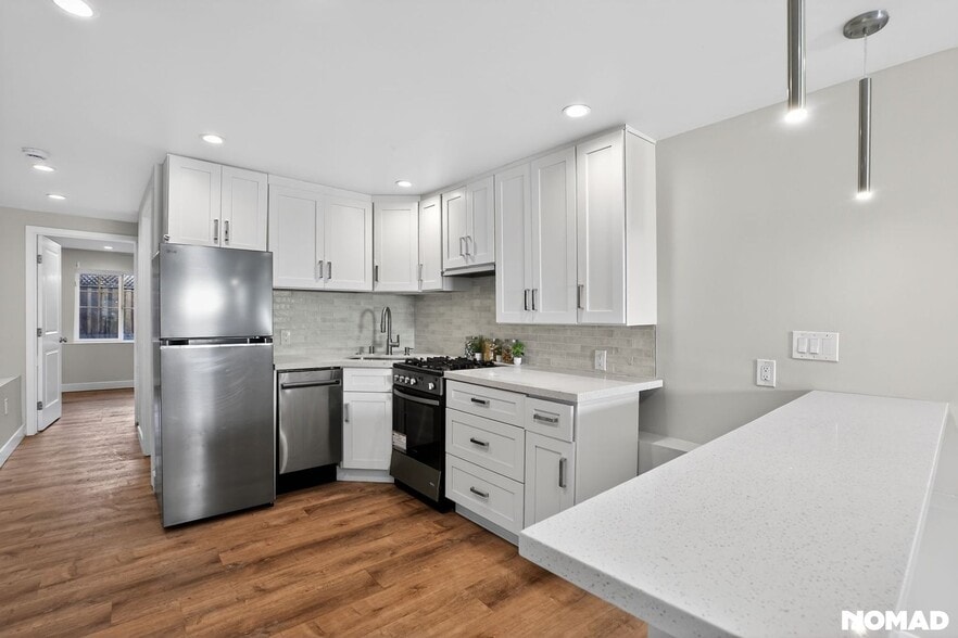 Building Photo - 857 McElroy St