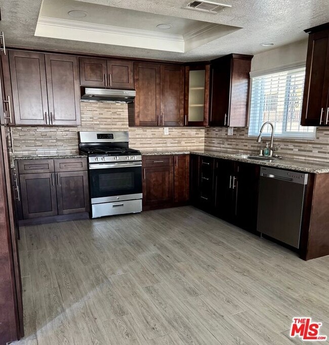 Building Photo - 1616 W 206th St