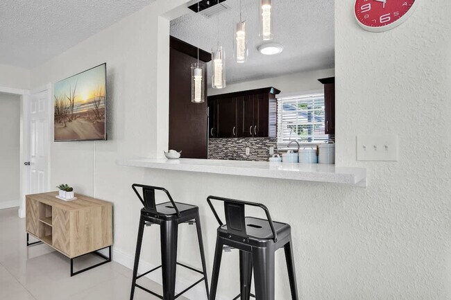 Building Photo - 6452 Custer St