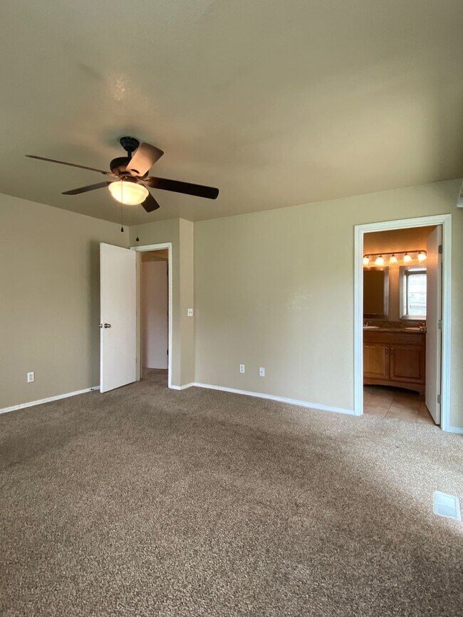 Building Photo - 3 Bedroom in Jenks School district!!