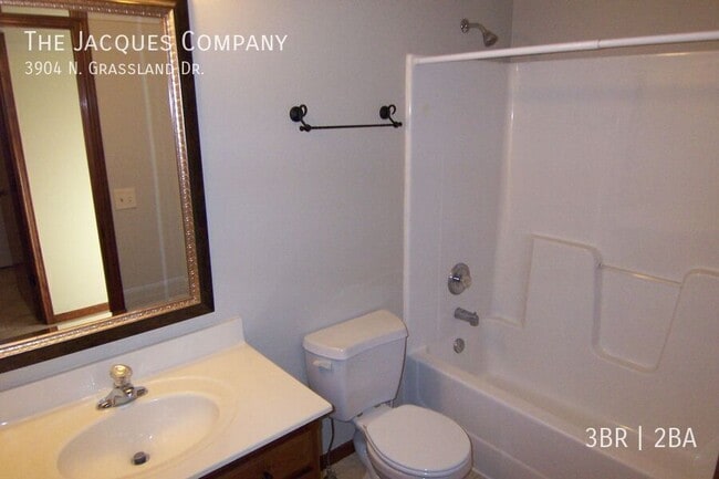 Building Photo - 3904 N Grassland Dr