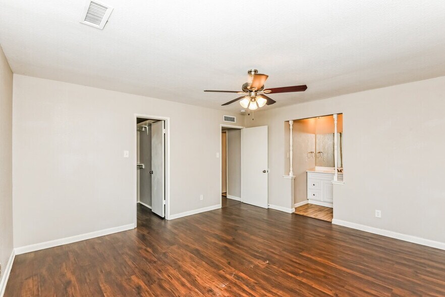 Building Photo - 7812 Burgundy Dr