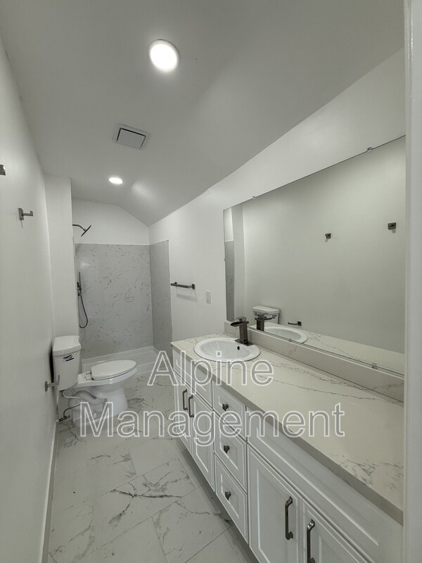 Building Photo - 109 Broadway