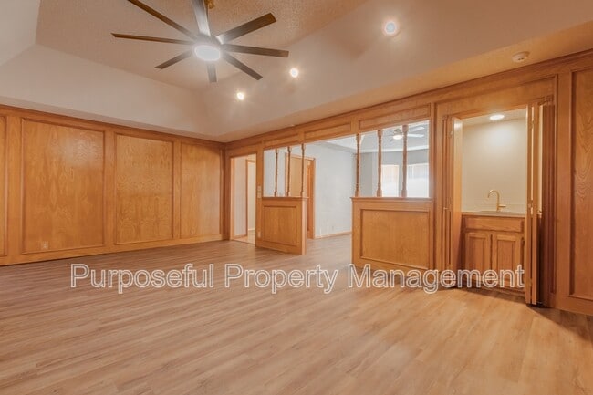 Building Photo - 1401 Harding Ave