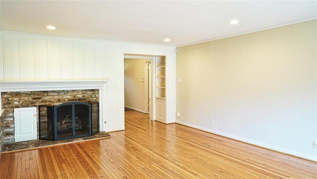 Building Photo - 2047 McClendon St