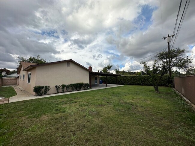 Building Photo - Stunning 5 bedroom tree lined cul-de-sac street in West Hills