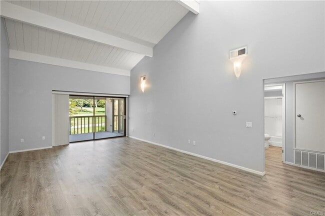 Building Photo - Beautifully Upgraded Single-Level Condo on...