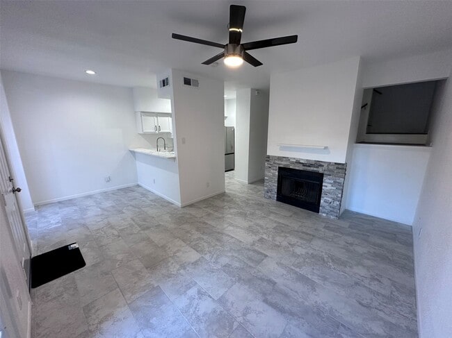Building Photo - 2121 El Paseo St