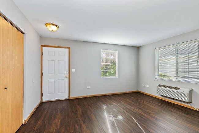 Building Photo - 1809 Silverstone Dr