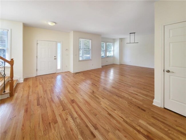 Building Photo - 136 Crumley St SE