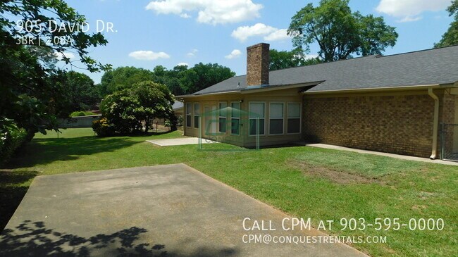 Building Photo - 905 David Dr