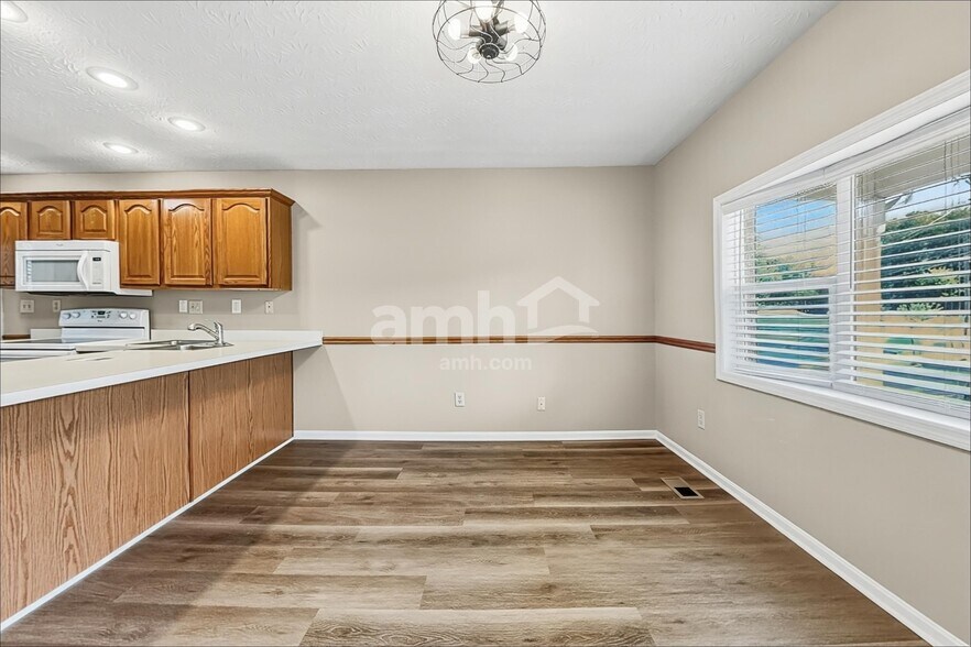 Building Photo - 5079 Rockdale Rd