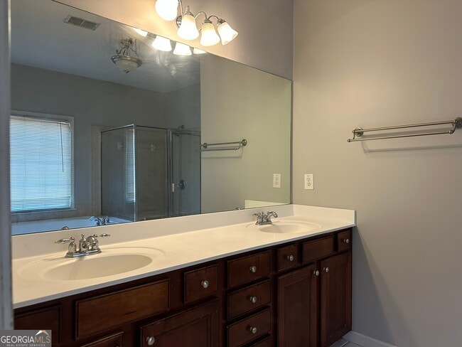 Building Photo - 669 Maple Grove Way