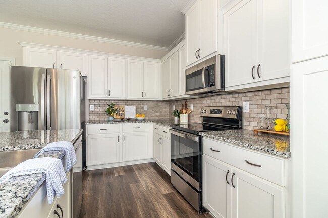 Building Photo - ? Welcome to Your Dream Home! ?