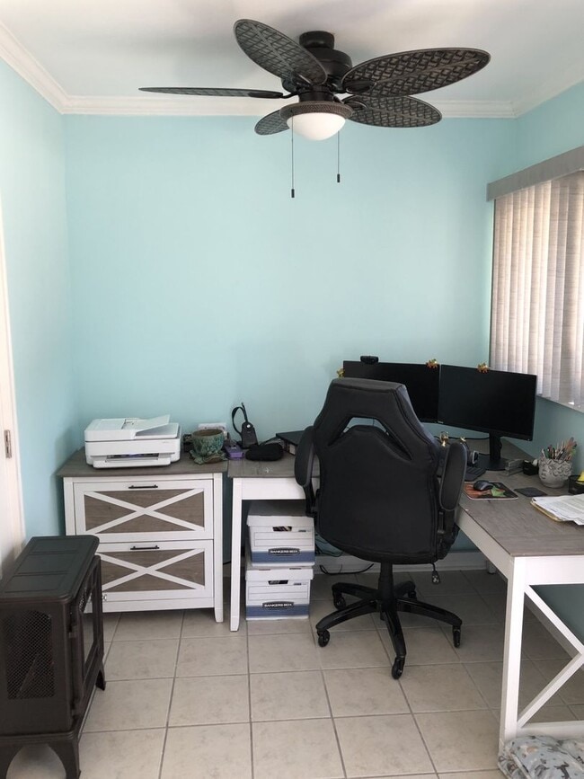 Building Photo - Townhouse in Newport