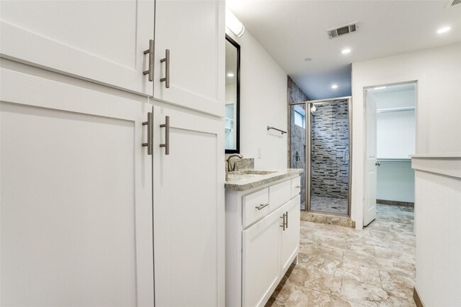 Building Photo - Beautiful townhome featuring granite countertops, hard wood floors, and a small private yard grea...