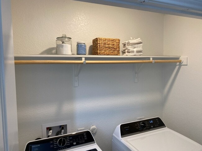 Building Photo - 252 Tugboat Annie Wy