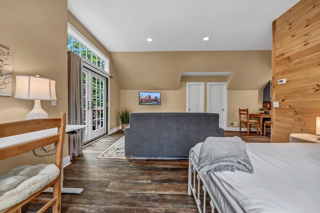 Building Photo - Furnished 1-Bedroom Upper Apartment on Main St