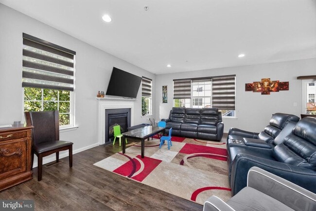 Building Photo - 271 Fairfield Cir W