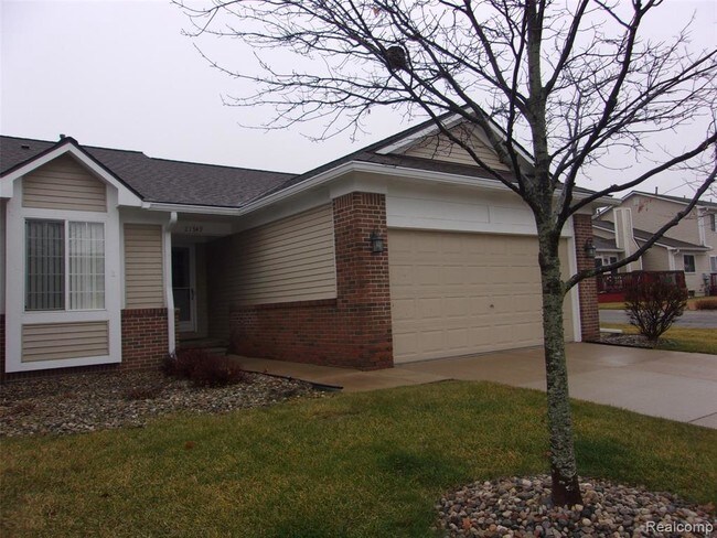Primary Photo - 21749 Lincoln Dr