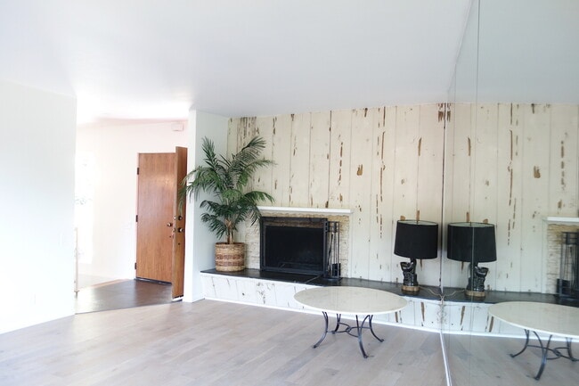 Building Photo - 702 Cavanagh Rd