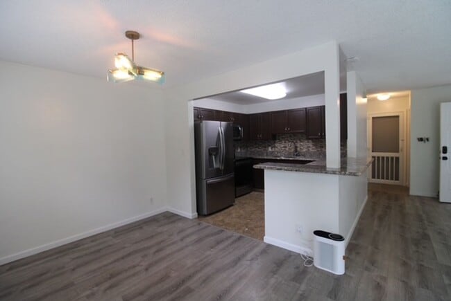 Building Photo - Beautiful 3 Bedroom 2.5 Bath house in Gate...