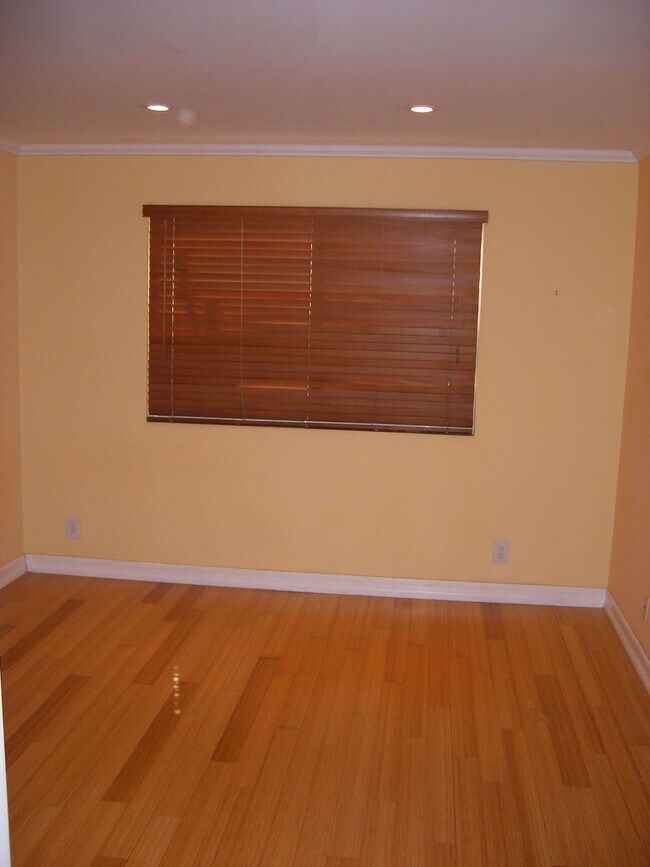 Building Photo - 3640 Cardiff Ave