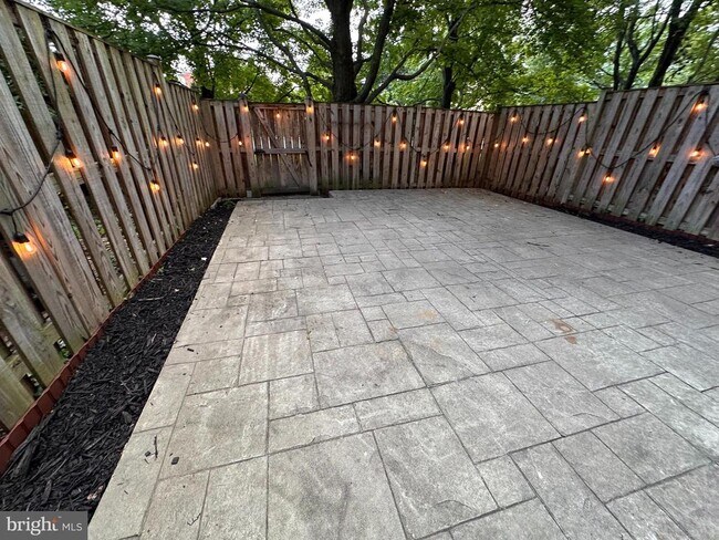 Building Photo - 13 Carriage House Cir