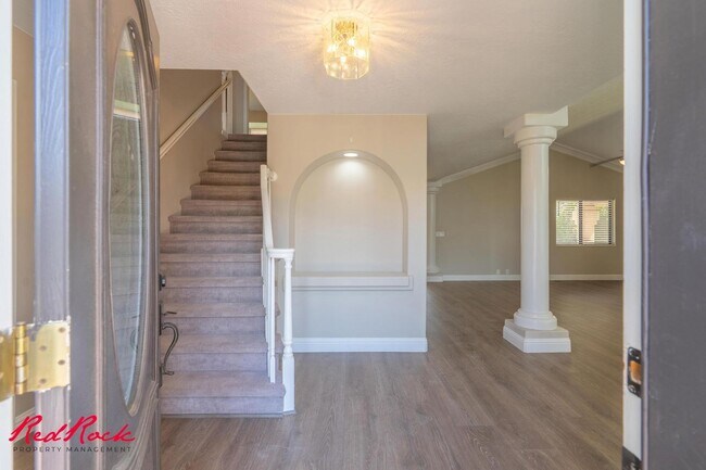 Building Photo - Spacious 6 Bedroom Home with a Balcony!