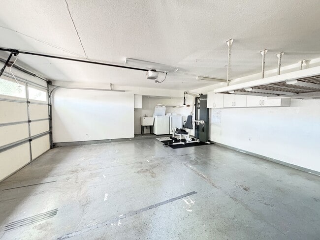 Building Photo - Pet Friendly Kailua Townhouse with A/C