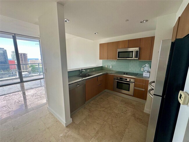 Building Photo - 1060 Brickell Ave