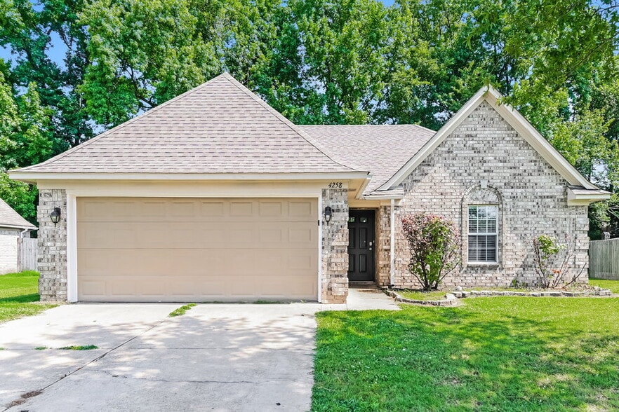 Primary Photo - 4258 Ravenwood Dr N