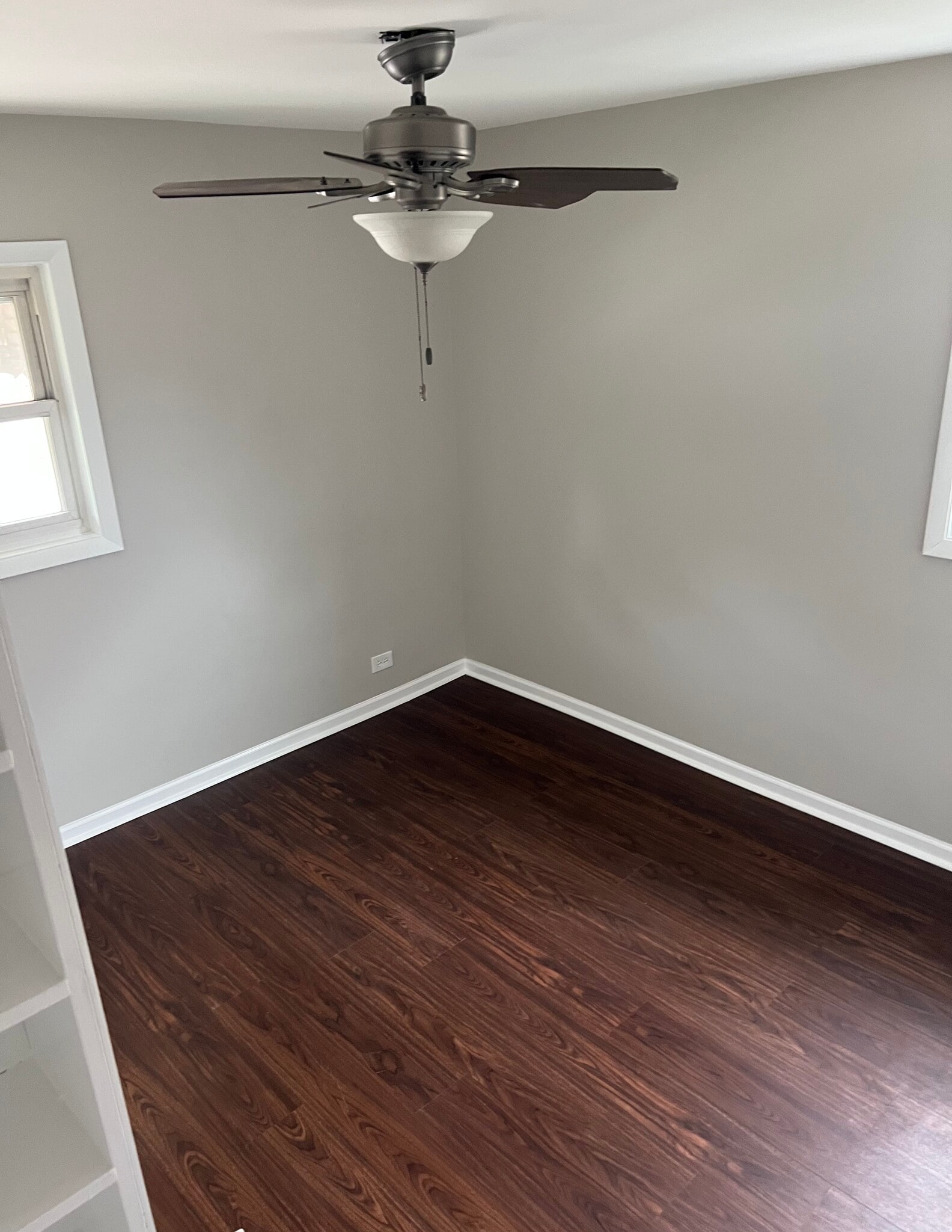 Building Photo - 1050 W Touhy Ave