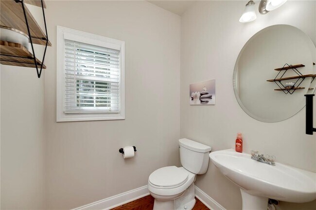 Building Photo - 1120 Bagwell Dr NW