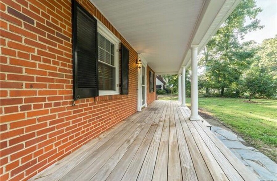 Building Photo - 6615 Forest Hill Ave