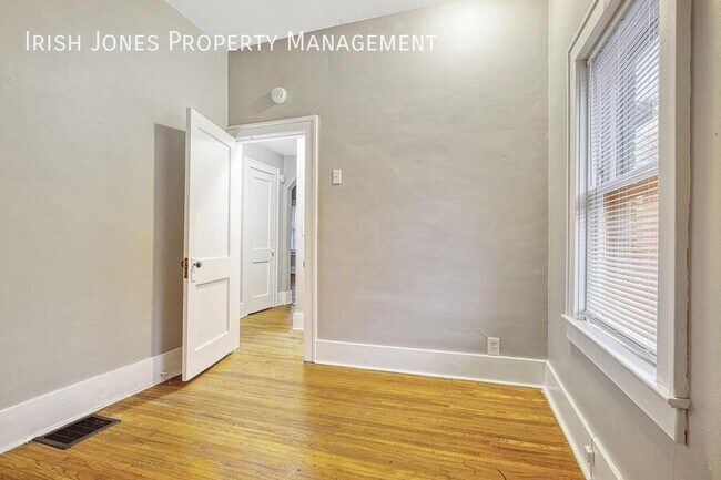 Building Photo - 62 Park St