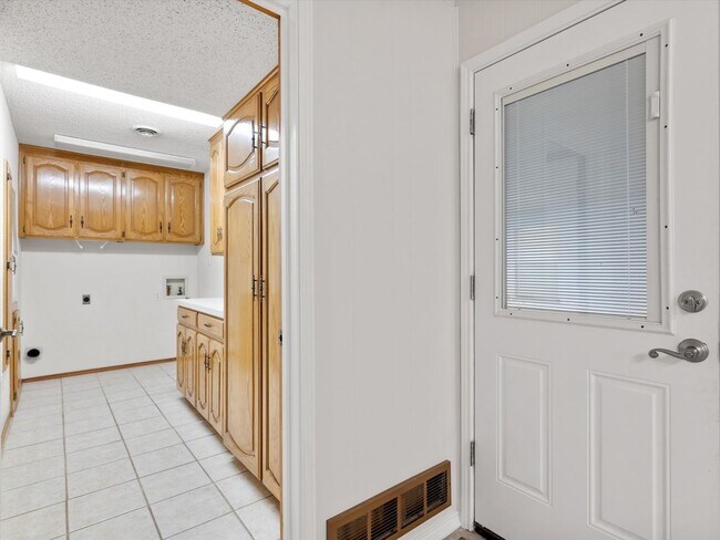 Building Photo - Gorgeous 3 bed room 2 bath in Decatur