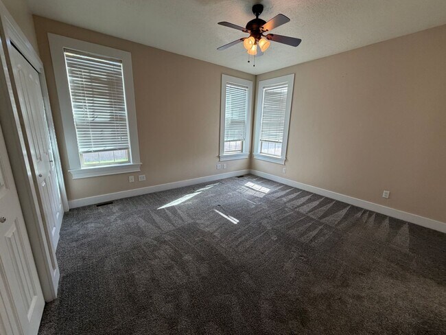 Building Photo - 84 E 300 N
