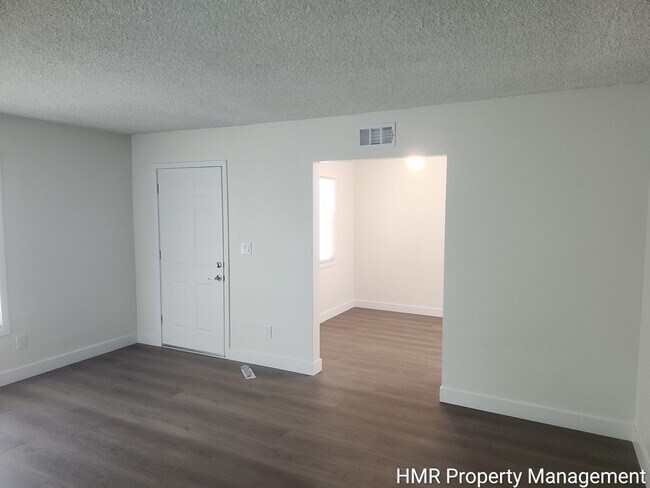 Building Photo - Beautifully Updated Single-Story Home