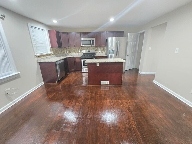 Building Photo - Beautiful 4 Bedroom 2 Bathroom East Baltimore Town Home