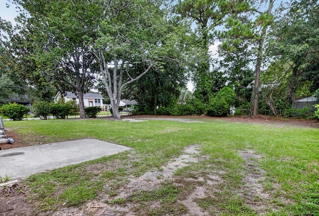 Building Photo - 1411 Westway Dr